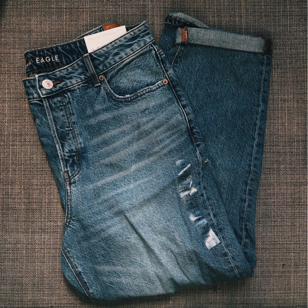 American Eagle Tomgirl Medium Vintage Wash Slightly Distressed Jeans NWT Size 14